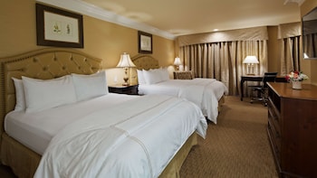 Standard Room, 2 Queen Beds, Accessible, Bathtub