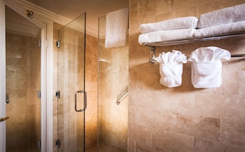 Suite, 2 Queen Beds, Non Smoking, Jetted Tub (with Sofabed)