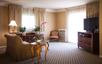 Suite, 2 Queen Beds, Balcony, City View (with Sofabed)