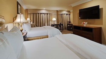 Standard Room, 2 Queen Beds, Accessible, Bathtub