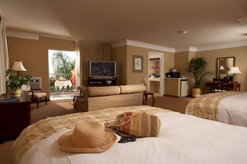 Suite, 2 Queen Beds, Balcony, City View (with Sofabed)