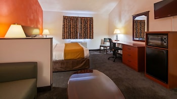 Standard Room, 1 King Bed, Non Smoking, Refrigerator & Microwave (with Single Sofabed)