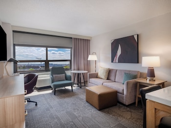 Suite, 1 Bedroom, Kitchen (Airport View)