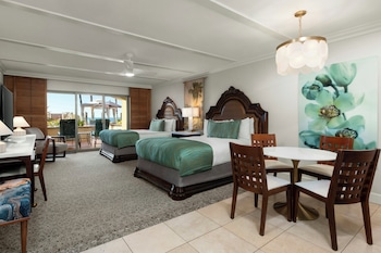 Junior Suite, 2 Queen Beds, Partial Ocean View