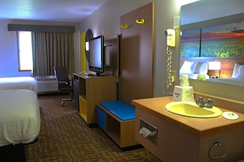 Room, 2 Queen Beds, Non Smoking