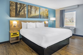 Standard Room, 1 King Bed, Accessible, Non Smoking