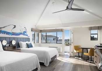 Standard Room, 2 Queen Beds (Accessible Roll-in Shower)