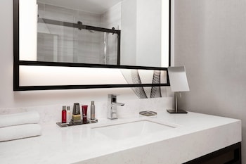 Deluxe Room, 2 Double Beds (Mobility Accessible, Transfer Shower)