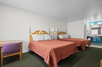 Room, 2 Queen Beds, Smoking