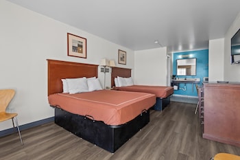 Suite, 2 Queen Beds, Non Smoking