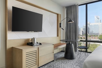 Room, 2 Queen Beds (Mobility/Hearing Access, Roll-In Shwr)