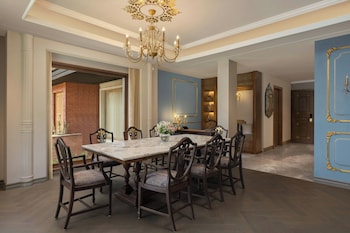 Regal Suite, Club lounge access, Bedroom 1: 1 King, Bedroom 2: 2 Double, Garden view