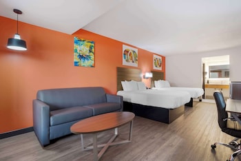Suite, 1 Queen Bed, Smoking, Refrigerator & Microwave (with Single Sofabed)