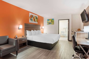 Standard Room, 1 King Bed, Bathtub