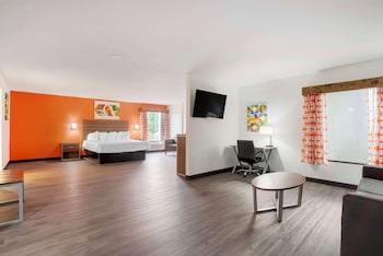 Suite, 1 King Bed, Non Smoking, Refrigerator & Microwave (with Single Sofabed)