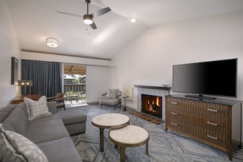 Premier Suite, 1 King Bed, Fireplace, Golf View