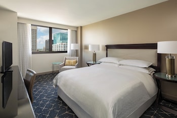 Deluxe Room, 1 King Bed, City View