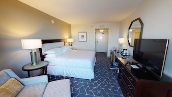Deluxe Room, 1 King Bed, City View