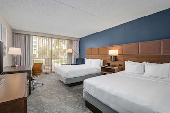 Room, 2 Queen Beds, Pool View