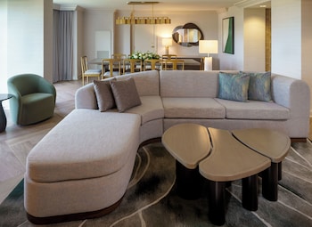 Suite (Town Center)