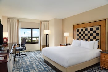 Room, 1 King Bed, Mobility Accessible (Bathtub)