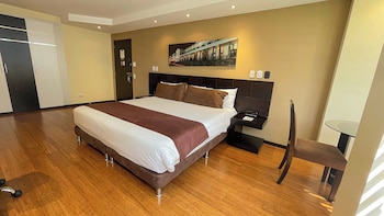Deluxe Room, 1 King Bed
