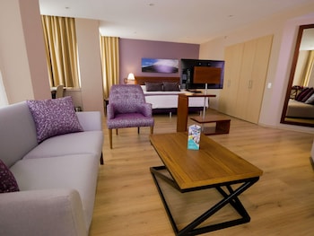 Superior Suite, 2 Bedrooms, 1 Kingbed