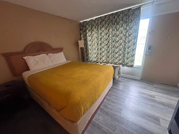 Room, 2 Queen Beds, Smoking