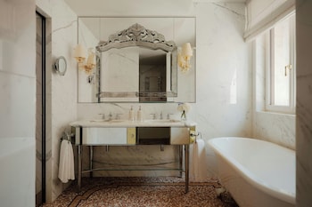 Grand Suite, 1 King Bed, Lagoon View