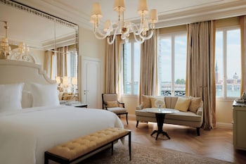 Premium Room, 1 King Bed, Lagoon View