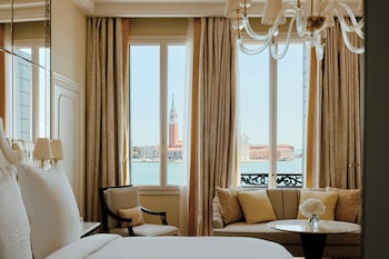 Premium Room, 1 King Bed, Lagoon View