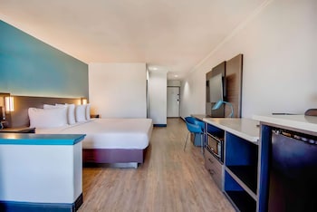 Standard Suite, 1 King Bed, Non Smoking