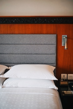 Superior Room, 1 King Bed, River View