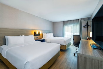 2 Queen Beds, Non Smoking, Ground Floor Pet-Friendly
