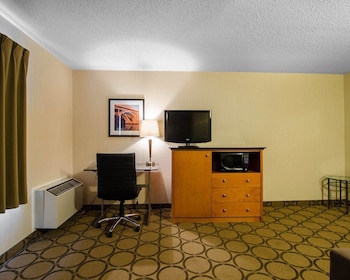 Suite, 1 King Bed with Sofa bed, Non Smoking