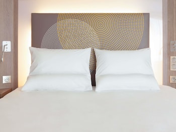 Standard Room, 1 Queen Bed