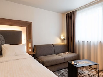 Executive Room, 1 Queen Bed with Sofa bed