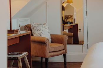 Room (Bigger Guest Room)