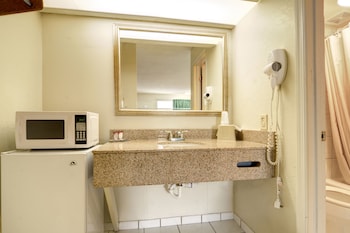 Deluxe Queen Kitchenette