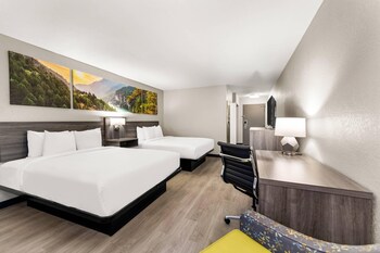 Room, 2 Queen Beds, Non Smoking, Balcony