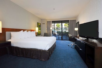 Room, 1 King Bed, Poolside