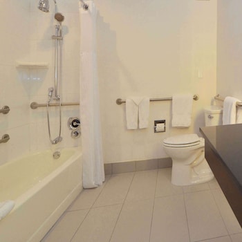Junior Suite, 1 King Bed, Accessible