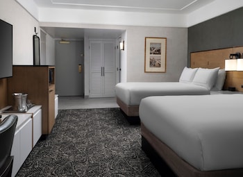 2 Double Beds