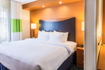 Room, 1 King Bed (Mobility/Hearing Access, Roll-In Shwr)