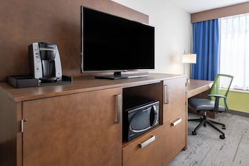 Standard Room, 1 King Bed, Accessible (Communication, Roll-In Shower)