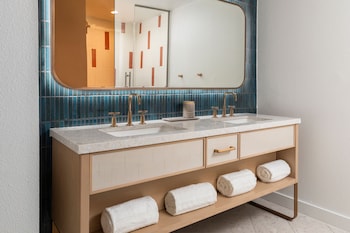 Junior Suite, 1 King Bed with Sofa bed, Oceanfront