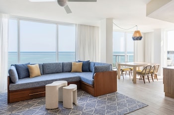 Suite, 1 King Bed with Sofa bed, Oceanfront