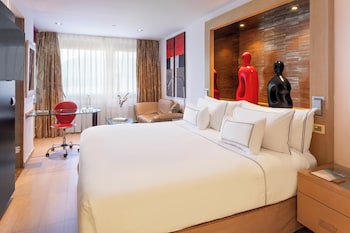 Grand Premium - The Level Lounge Access