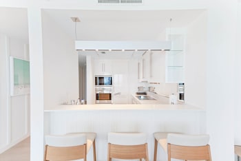 Oceanfront Home 3.5 Bdr, Suite, Bedroom 1: 1 King, Bedroom 2: 1 King, Bedroom 3: 1 Queen