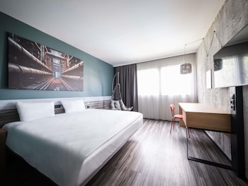 Standard Room, 1 King Bed